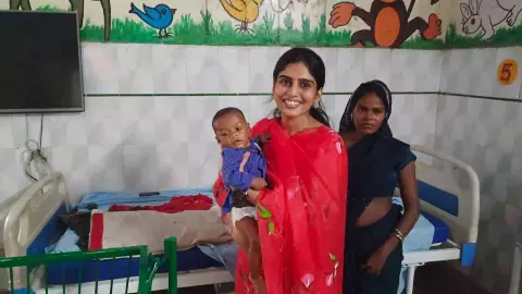 Chitrakoot News: चित्रकूट में टीबी मरीजों व कुपोषित बच्चों की मदर टेरेसा बनीं डा. तनुषा टीआर
