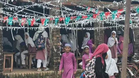 Balrampur News: सरकारी आदेश की अवहेलना, महर्षि वाल्मीकि जयंती पर भी खुले रहे मदरसे