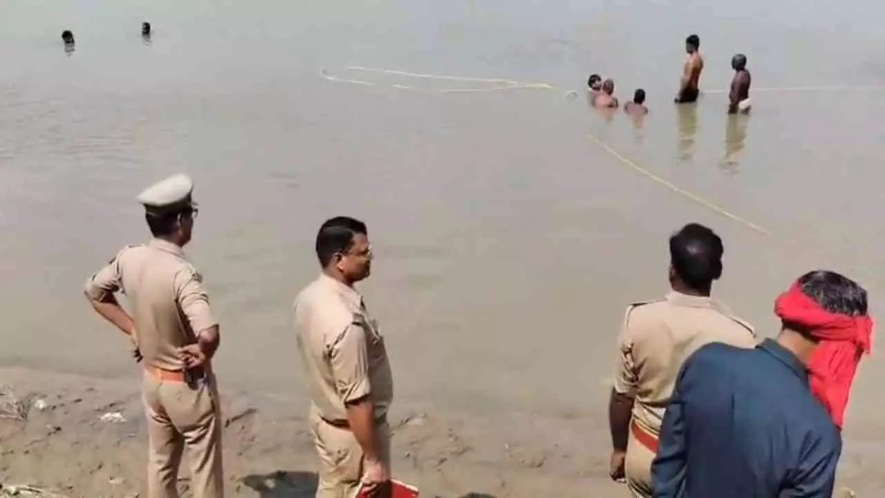 Kanpur Dehat News: यमुना में डूबी दो बहनें झिझिया विसर्जन के दौरान हादसा, तलाश जारी