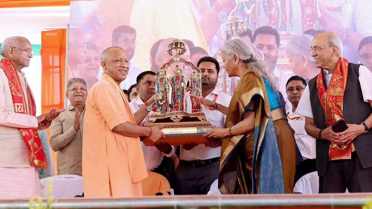 Ayodhya News: योगी और निर्मला सीतारमण ने किया संगीत संतों की मूर्तियों का अनावरण