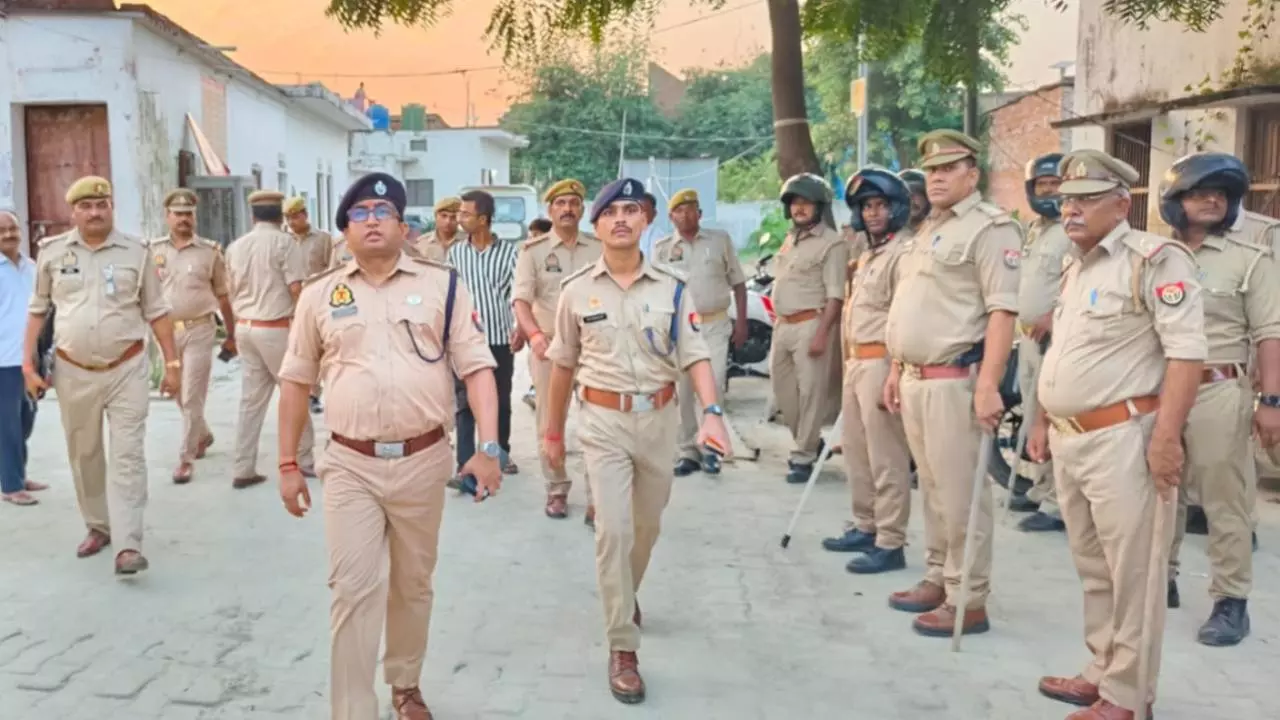Sant Kabir Nagar News: पुलिस अधीक्षक संतकबीरनगर ने किया चौकी पौली का औचक निरीक्षण, दिए कड़े निर्देश