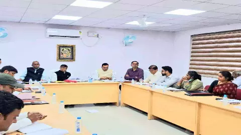 Mathura News: बांके बिहारी जी मंदिर हाई पावर मैनेजमेंट कमेटी की छठी बैठक, कई मुद्दों पर चर्चा