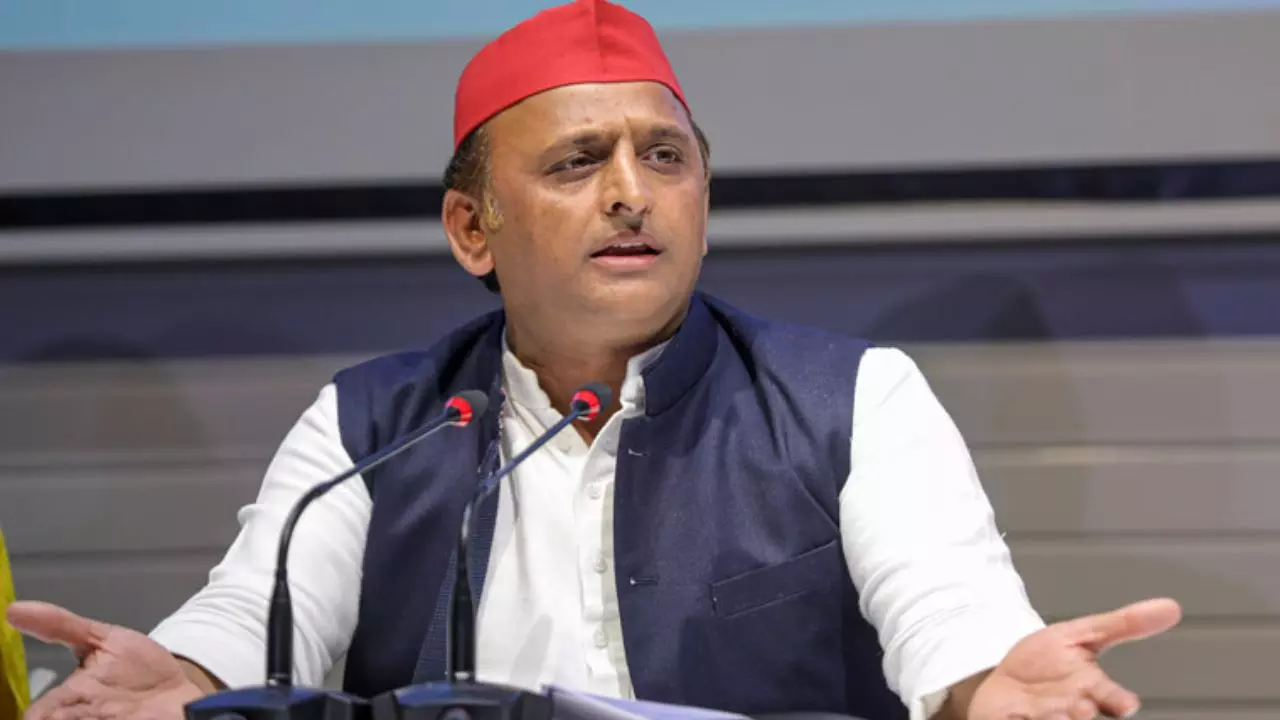 दीये-मोमबत्ती पर खर्चा क्यों? क्रिसमस से सीखो..., दीपोत्सव पर अखिलेश का विवादित बयान, मचा बवाल