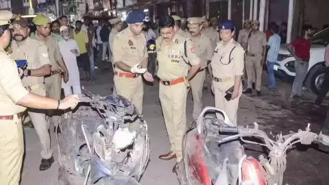 Kanpur: कानपुर में फूटा पटाखों का राज़! बिसातखाना की गलियों में पुलिस ने बरामद किया बारूद का जखीरा