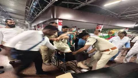 Chandauli News: ट्रेन में यात्री को आया हार्ट अटैक, आरपीएफ की मुस्तैदी से समय से पहुंचा हॉस्पिटल Chandauli News: ट्रेन में यात्री को आया हार्ट अटैक, आरपीएफ की मुस्तैदी से समय से पहुंचा हॉस्पिटल
