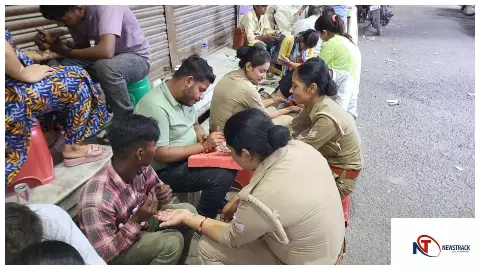 Shamli News : फर्ज और त्योहार साथ निभा रहीं शामली महिला थाने की हेड कांस्टेबल ने रचाई मेहंदी Shamli News : फर्ज और त्योहार साथ निभा रहीं शामली महिला थाने की हेड कांस्टेबल ने रचाई मेहंदी