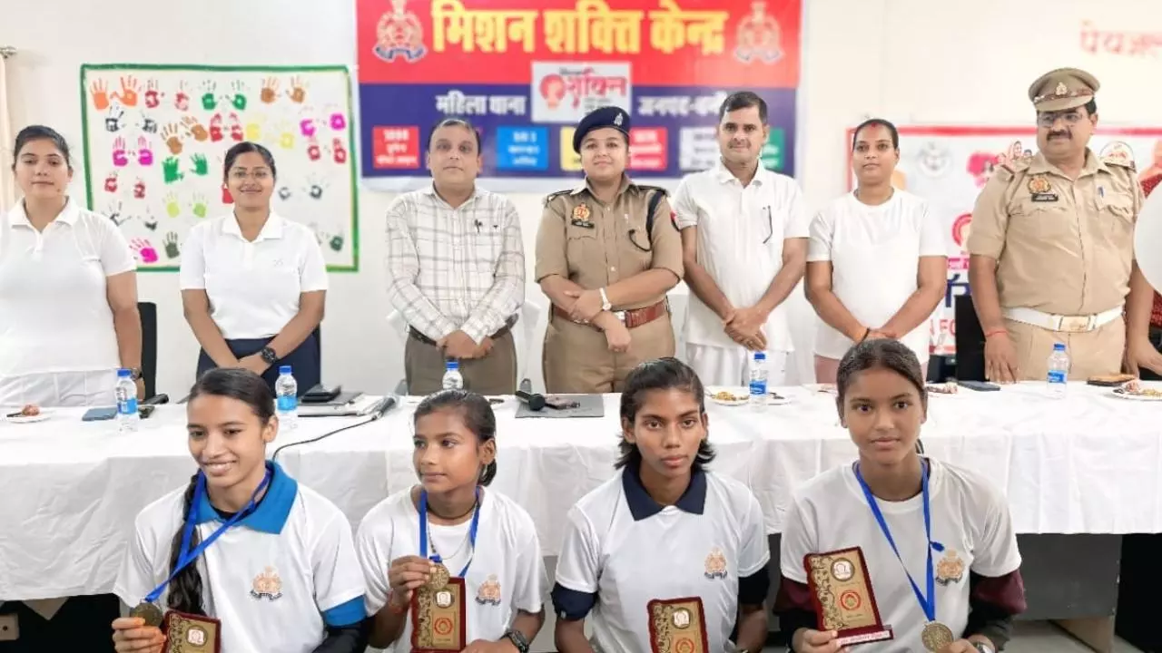 Chandauli News: चंदौली में ‘रन फॉर एम्पावरमेंट’ मैराथन: महिला शक्ति को सलाम Chandauli News: चंदौली में ‘रन फॉर एम्पावरमेंट’ मैराथन: महिला शक्ति को सलाम