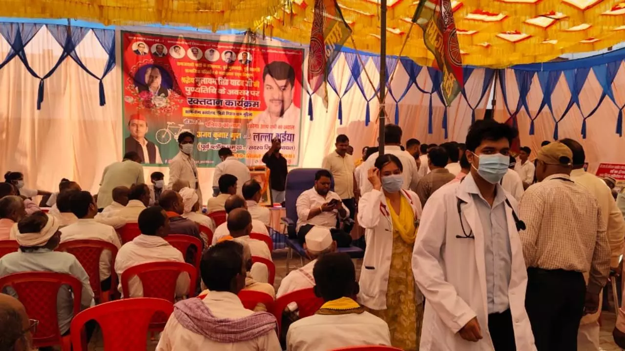 Maharajganj News: महराजगंज में लल्ला भईया की अगुवाई में हुआ भव्य महा रक्तदान, 89 यूनिट रक्तदान