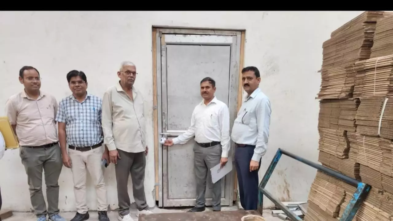 Mathura News: दीपावली पर खाद्य विभाग की कार्रवाई, 3957 लीटर वेज फैट सीज