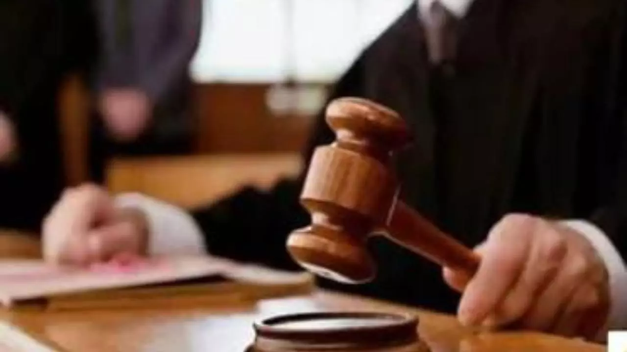 Azamgarh News: बहू से दुष्कर्म के आरोपी ससुर को 10 साल की जेल