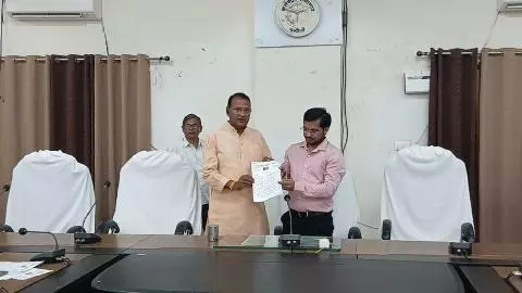 Chandauli News: बाढ़ पीड़ितों के लिए भाजपा नेता ने विशेष राहत पैकेज की मांग की, सपा पर तीखा हमला