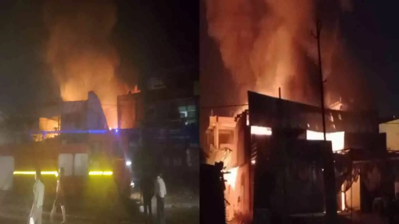 Kanpur News: एलएंडटी के स्टॉक यार्ड में भीषण आग, सामान जलकर हुआ खाक