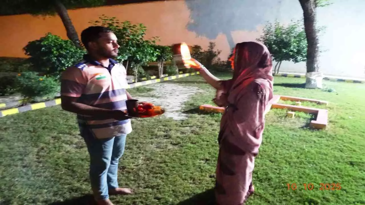 Kaushambi News: कौशांबी जिला कारागार में करवाचौथ: महिला बंदियों ने दिखाई आस्था