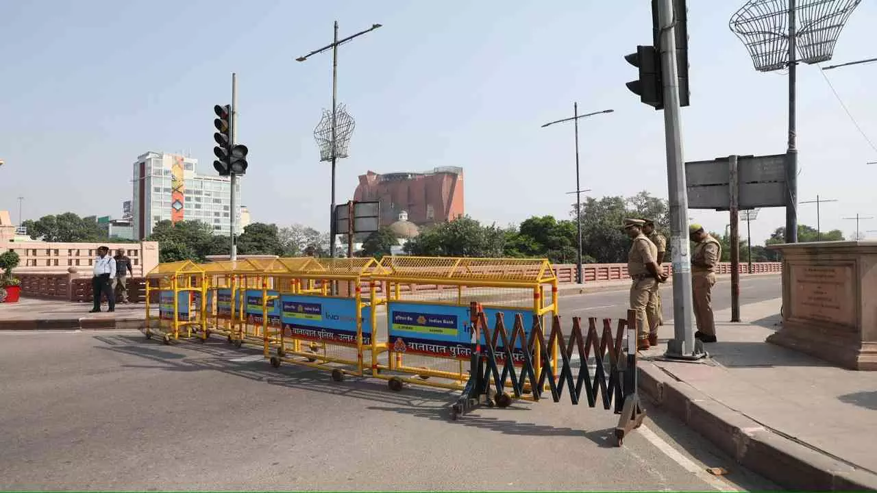 JPNIC जाने वाले मार्गों को किया बन्द! बैरिकेटिंग देखकर पब्लिक हैरान, बोले- पहले से नहीं दी कोई सूचना JPNIC जाने वाले मार्गों को किया बन्द! बैरिकेटिंग देखकर पब्लिक हैरान, बोले- पहले से नहीं दी कोई सूचना