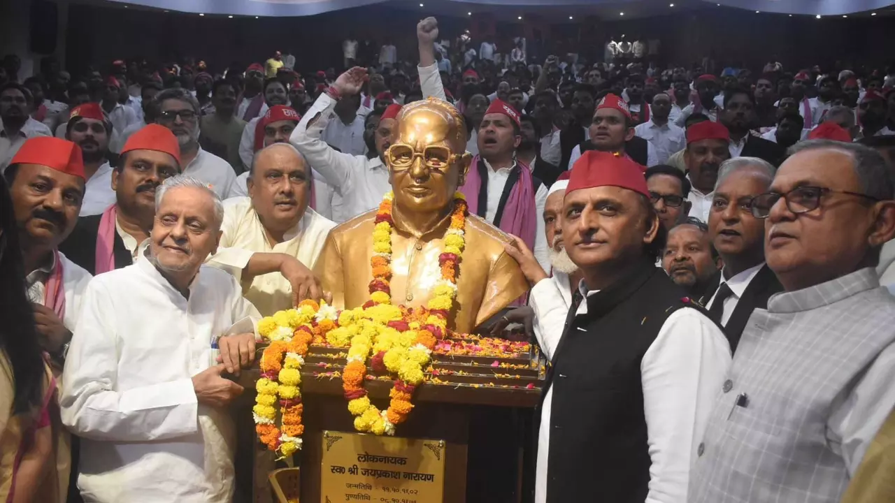 JP जयंती पर अखिलेश यादव ने दी श्रद्धांजलि ( JP जयंती पर अखिलेश यादव ने दी श्रद्धांजलि (