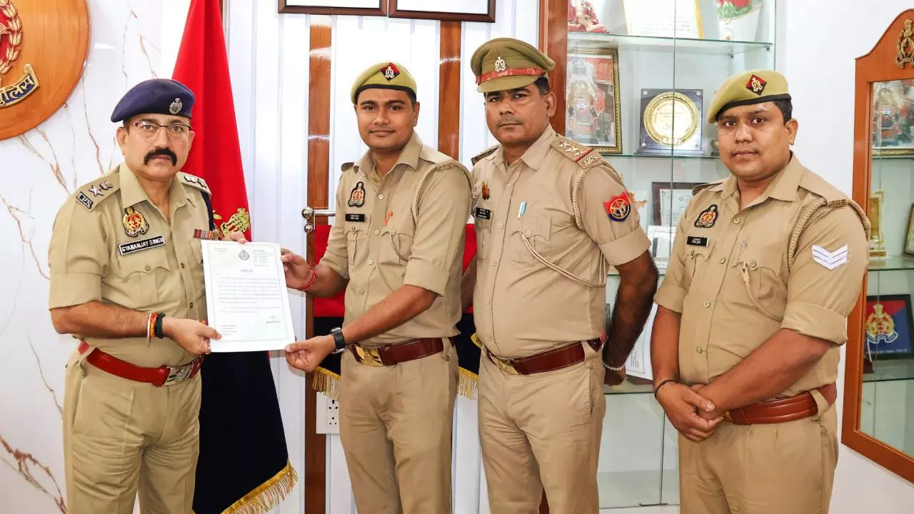 Hapur News: हापुड़ पुलिस ने किया कमाल: IGRS शिकायत निस्तारण में पूरे प्रदेश में पहला स्थान!