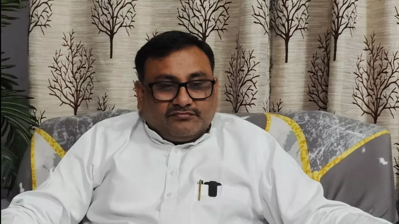 सपा के घर में छिड़ा संग्राम, रामपुर सांसद नदवी ने आजम खां पर साधा निशाना, BJP ने ली चुटकी