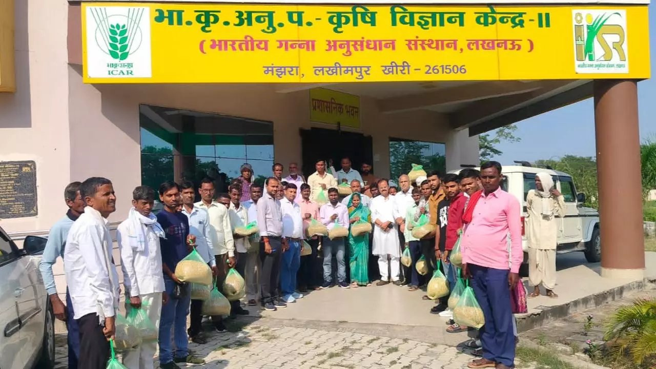 Lakhimpur kheri: किसानों ने सुना पीएम का उद्बोधन, देखा प्रधानमंत्री धन-धान्य योजना का सजीव प्रसारण