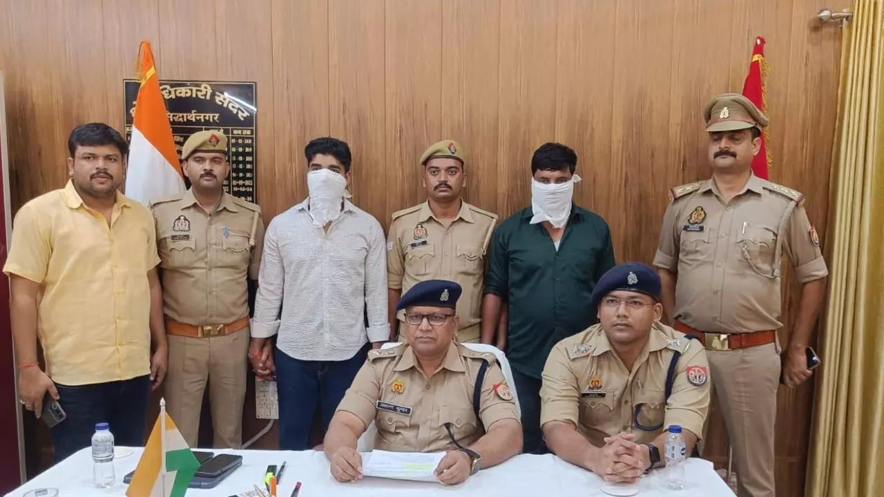 Etawah News: इटवा पुलिस की बड़ी कार्रवाई: 1,200 किलो अवैध पटाखों के साथ दो गिरफ्तार