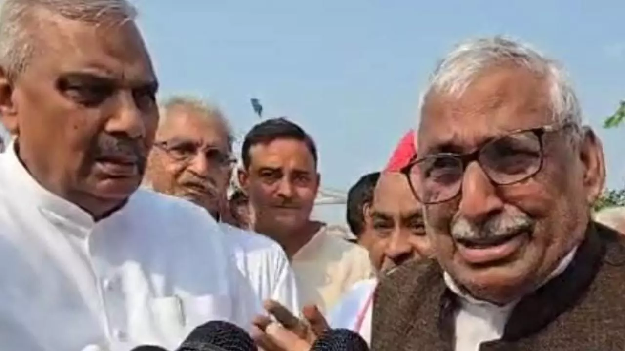Bulandshahr News: अखिलेश का FB अकाउंट डिलीट कराना सरकार की तानाशाही: माता प्रसाद पांडे