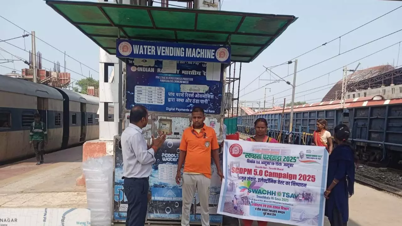 Chandauli News: चंदौली में डीडीयू मंडल ने ‘स्वच्छ नीर दिवस’ पर चलाया विशेष अभियान