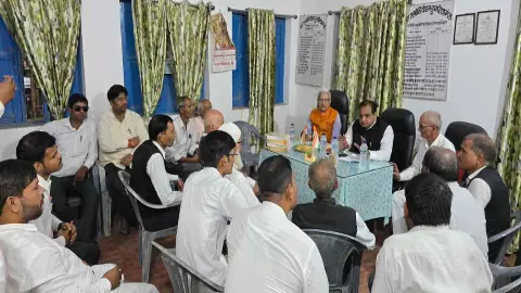 Siddharthnagar: बार काउंसिल चुनाव: मतदाता सूची से जुड़ी समस्याओं पर अधिवक्ताओं की बैठक संपन्न Siddharthnagar: बार काउंसिल चुनाव: मतदाता सूची से जुड़ी समस्याओं पर अधिवक्ताओं की बैठक संपन्न