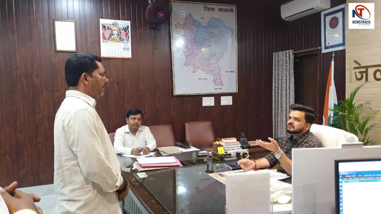 सीएम डैशबोर्ड की सितंबर माह की रिपोर्ट में डीएम हमीरपुर ने पहला, औरेया ने दूसरा और श्रावस्ती ने तीसरा स्थान प्राप्त किया