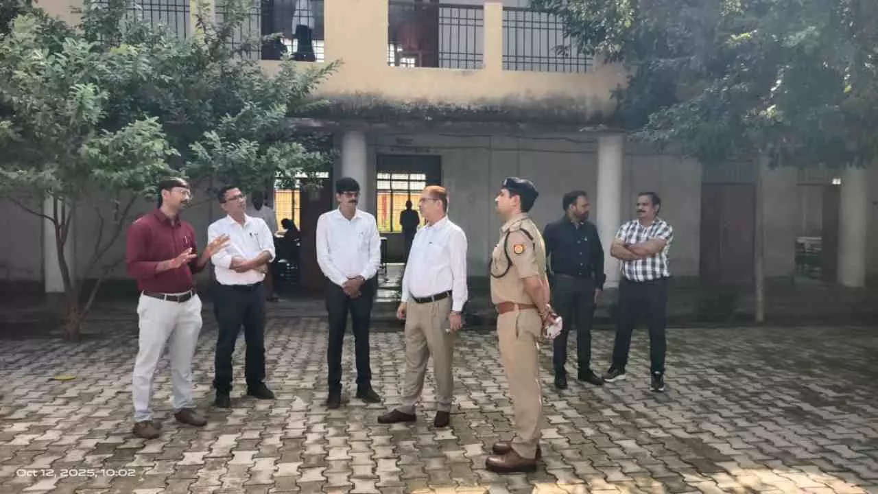 Sonbhadra: यूपीपीएससी परीक्षा में 4,705 अभ्यर्थी मिले गैरहाजिर, डीएम ने किया केंद्रों का निरीक्षण