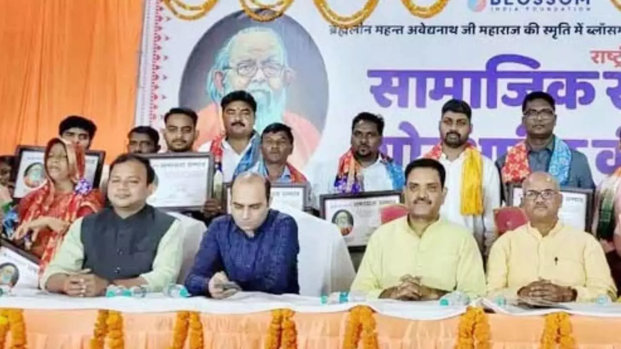 तुलसीसदन में सामाजिक समरसता पर संगोष्ठी, गोरक्षपीठ की भूमिका पर विमर्श तुलसीसदन में सामाजिक समरसता पर संगोष्ठी, गोरक्षपीठ की भूमिका पर विमर्श