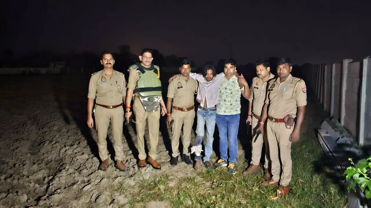 Jhansi News: झांसी एनकाउंटर: ई-रिक्शा लूट मामले में दो बदमाश गिरफ्तार, एक को गोली लगी
