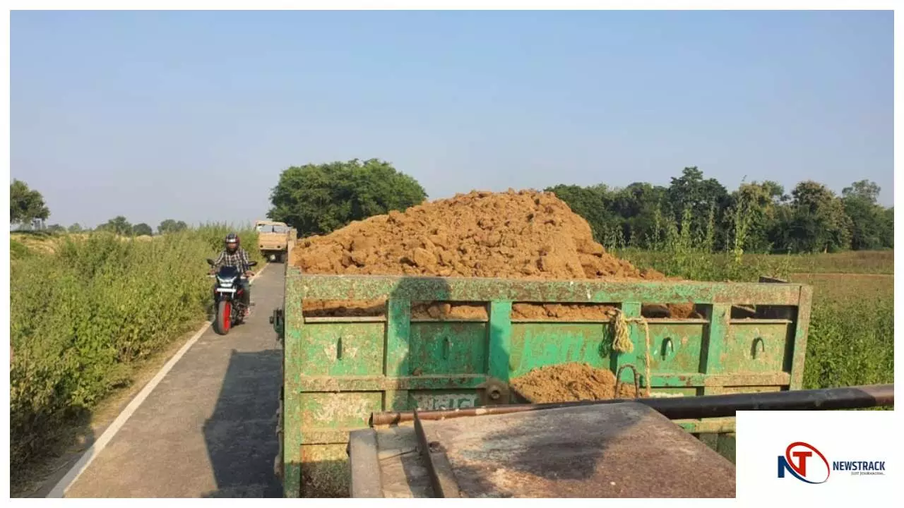 Shravasti News : श्रावस्ती में डीएम के निर्देश पर अवैध खनन पर बड़ी कार्रवाई, ट्रैक्टर-ट्राली जब्त