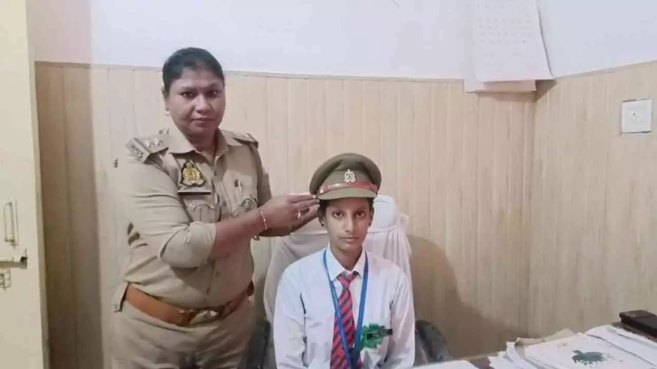 Raebareli: मिशन शक्ति के तहत एंजेल गुप्ता बनीं एक दिन की महिला थाना अध्यक्ष, महिलाओं को किया जागरूक
