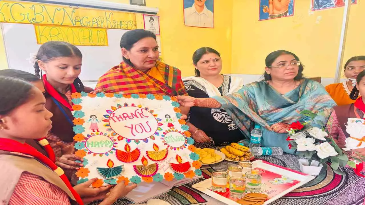 kannauj News: अंतर्गत महिला आयोग सदस्य पुष्पा पाण्डेय ने कन्नौज में किया निरीक्षण, दिए सख्त निर्देश