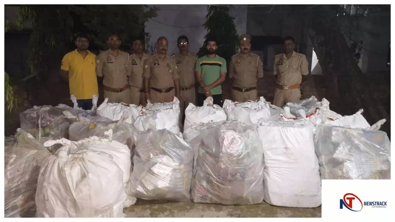 Mirzapur  : पुलिस ने एक फर्नीचर की दुकान से 8 कुंतल 25 किलोग्राम अवैध बारूदयुक्त पटाखे किया बरामद