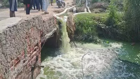 Water drainage started after four months in Kurkanda village of Mathura Water drainage started after four months in Kurkanda village of Mathura