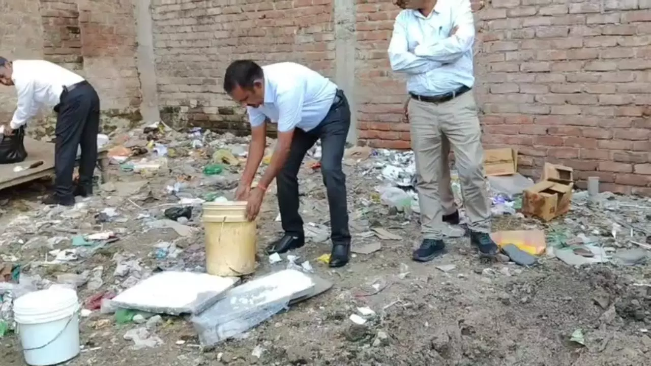 Kanpur News: दीपावली से पहले कानपुर देहात में मिलावटखोरों पर बड़ी कार्रवाई, 31 क्विंटल मिठाई नष्ट
