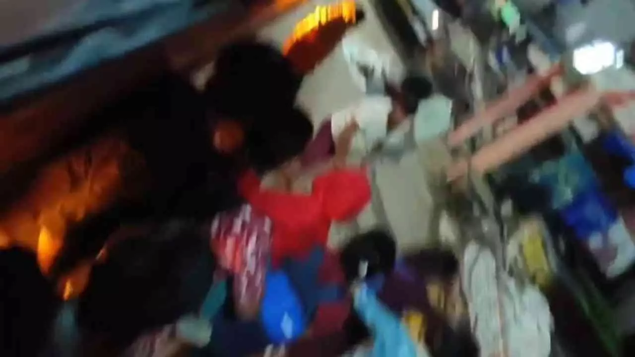 Siddharthnagar News: तीन शिक्षिकाओं के बीच मारपीट, चर्चाओं का बाजार गर्म
