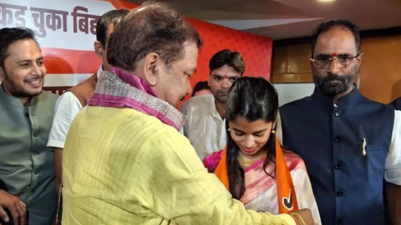 मैथिली ठाकुर ने BJP जॉइन की, बिहार में इस सीट से विधानसभा चुनाव लड़ने की संभावना