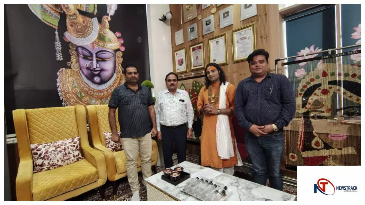 Mathura News:  टीबी उन्मूलन अभियान में स्वामी अनिरुद्धाचार्य का सहयोग, जनजागरूकता की अपील