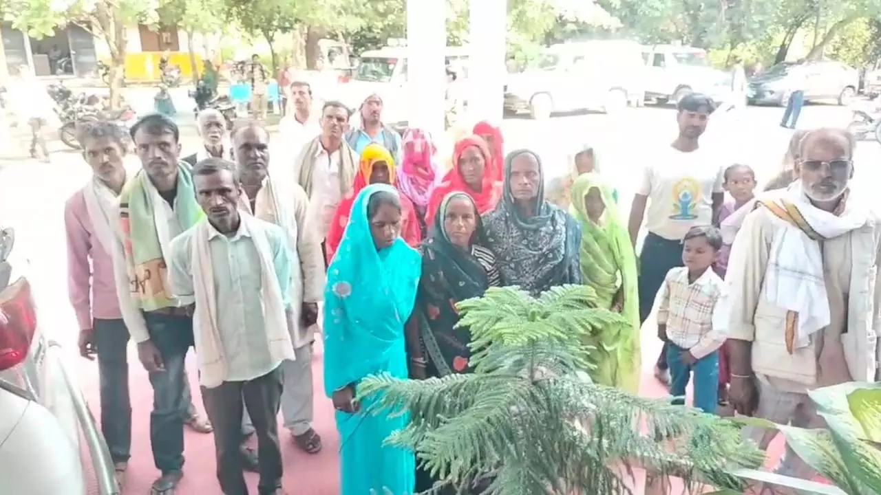 families of Gayodi Panchayat living in Andhere and Badhali for 20 years, appeal from DM