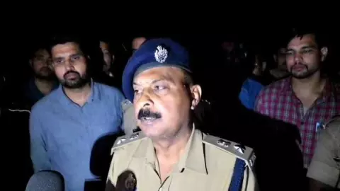 Jalaun News: जालौन में पुलिस मुठभेड़ में दो अंतरराज्यीय लुटेरे गिरफ्तार, एक घायल Jalaun News: जालौन में पुलिस मुठभेड़ में दो अंतरराज्यीय लुटेरे गिरफ्तार, एक घायल