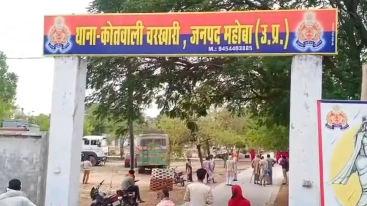 Mahoba News: महोबा में मोबाइल दुकानदार को बदमाशों ने मारी गोली, रुपए और मोबाइल लूटकर हुए फरार