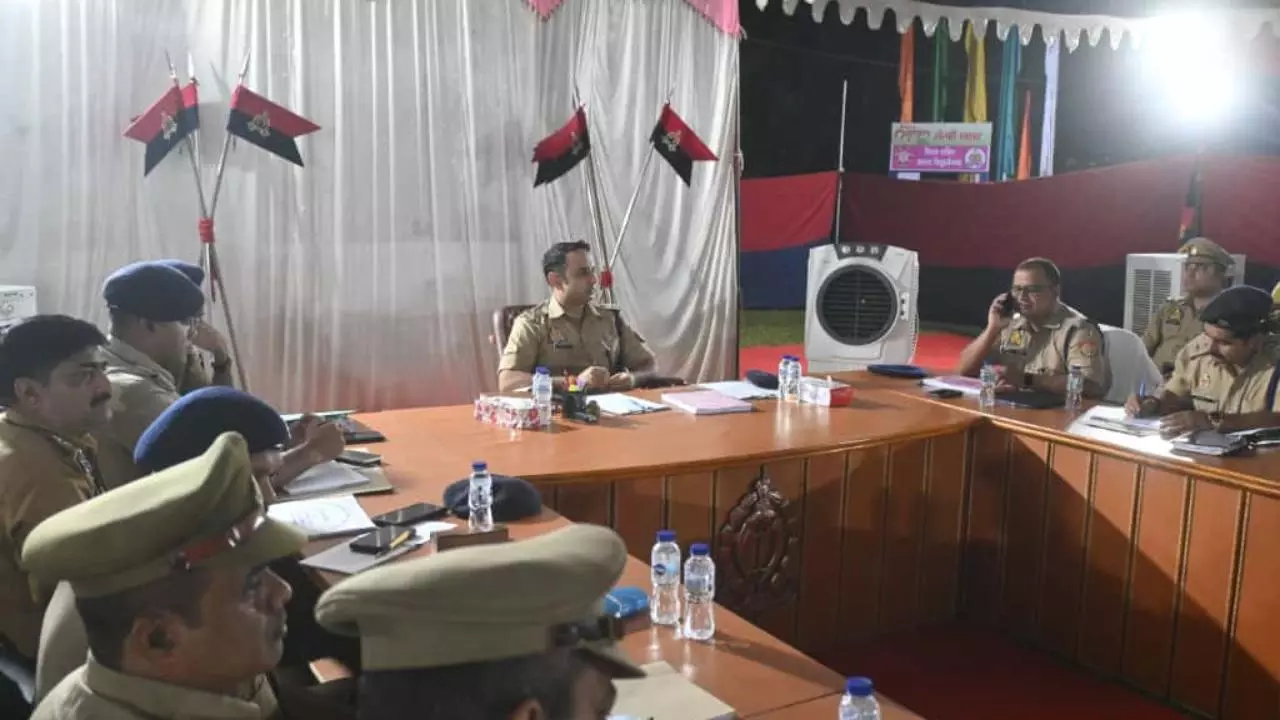 Siddharthnagar: सिद्धार्थनगर में अपराध नियंत्रण के लिए पुलिस गोष्ठी, थानाध्यक्षों को विशेष निर्देश Siddharthnagar: सिद्धार्थनगर में अपराध नियंत्रण के लिए पुलिस गोष्ठी, थानाध्यक्षों को विशेष निर्देश