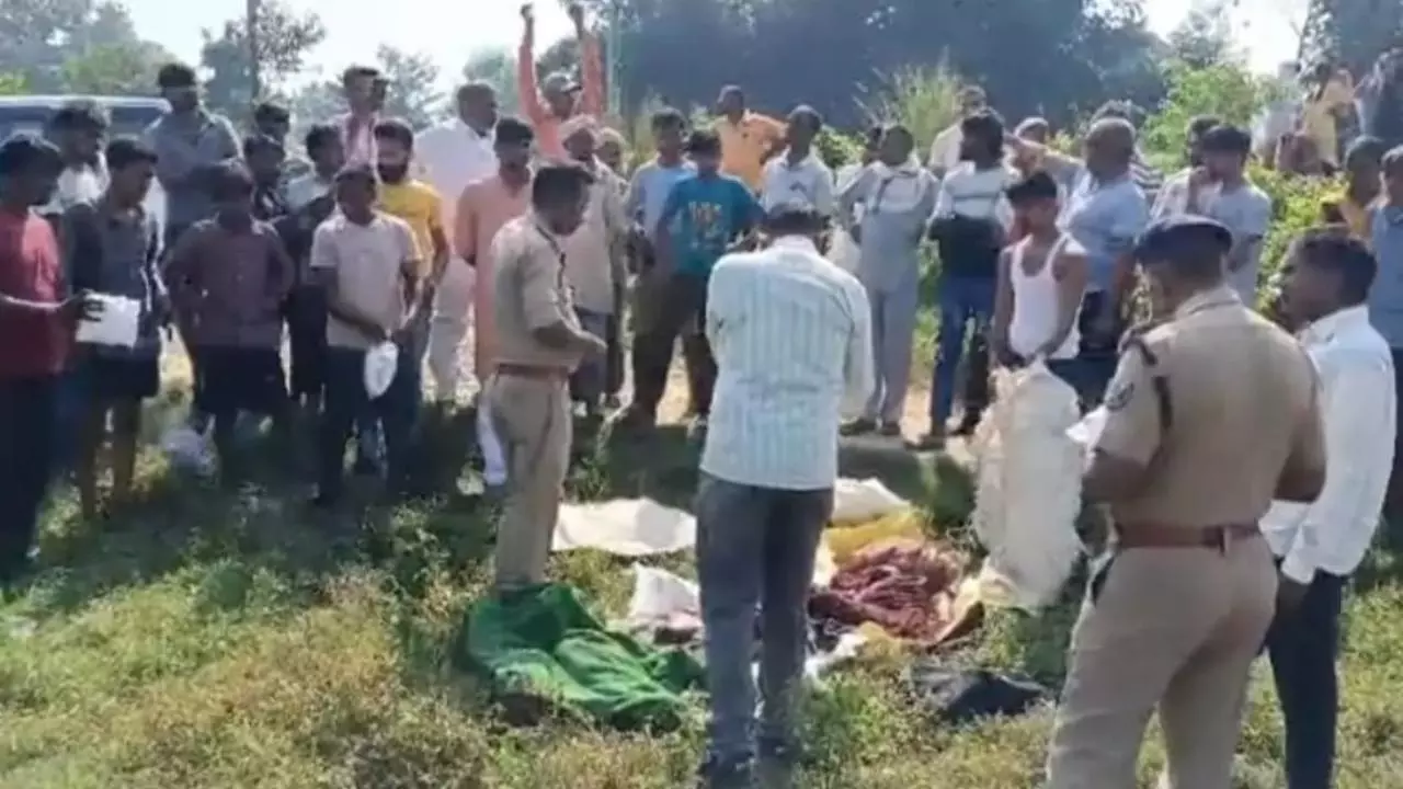 Sant Kabir Nagar News: रेलवे ट्रैक पार करते समय ट्रेन की चपेट में आने से बुजुर्ग पति-पत्नी की मौत