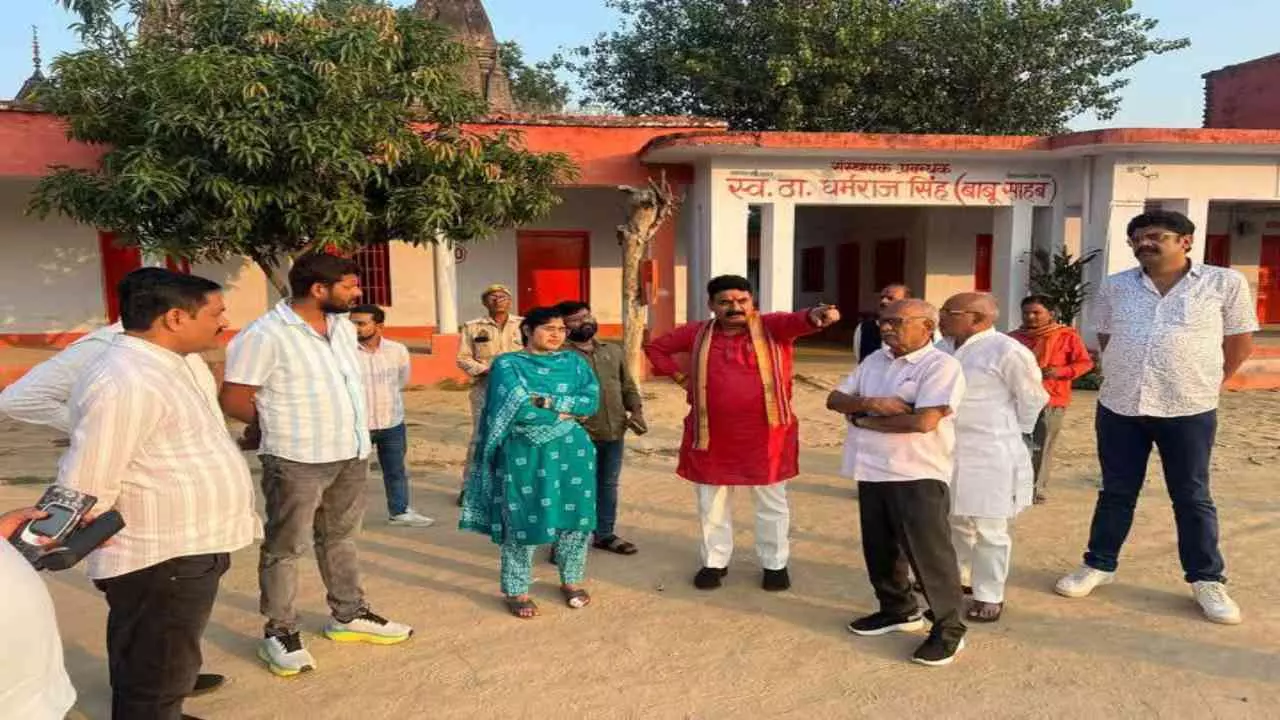 Jaunpur: बदलापुर विधायक ने किया महोत्सव स्थल का निरीक्षण, मिरशादपुर में रामलीला मंच का लोकार्पण