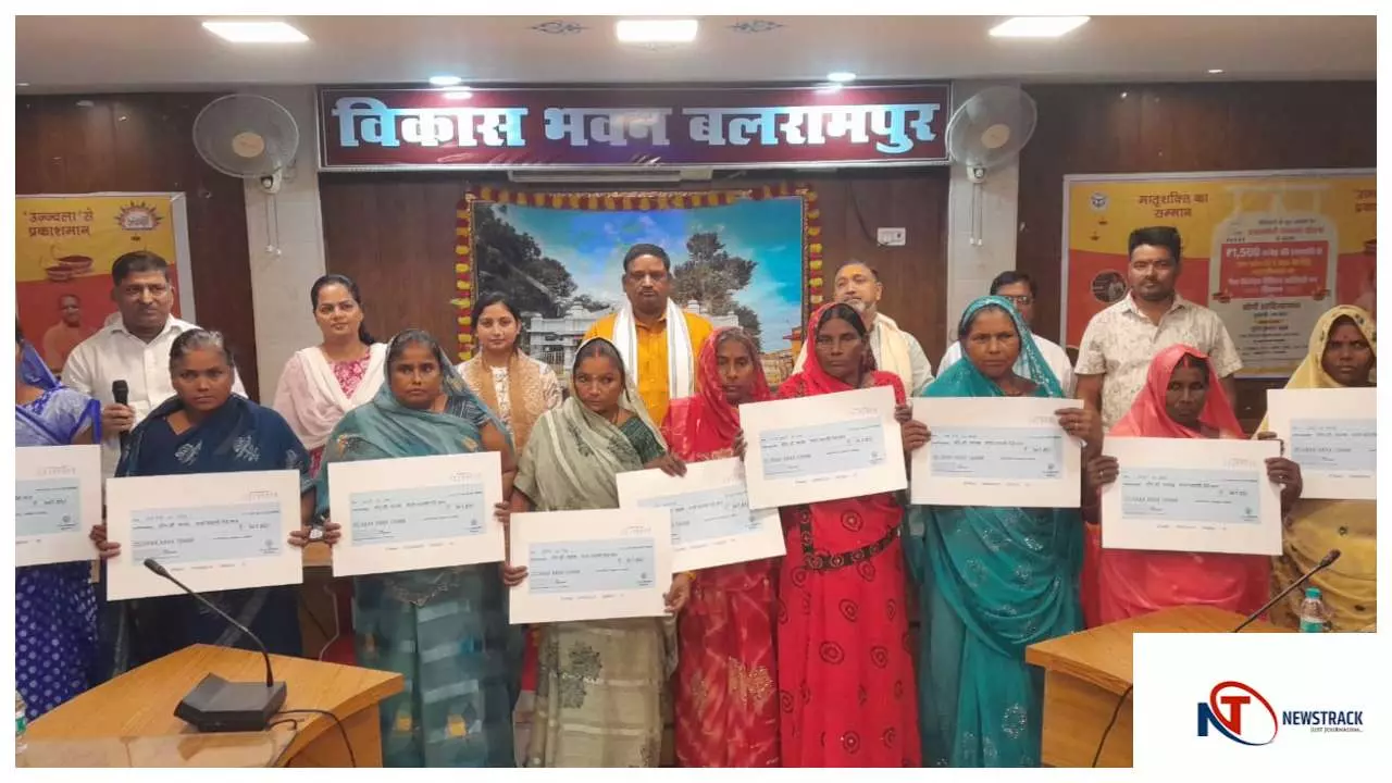 Balrampur बलरामपुर में दीपावली पर महिलाओं को बड़ी सौगात, उज्ज्वला योजना के तहत दो फ्री एलपीजी रिफिल