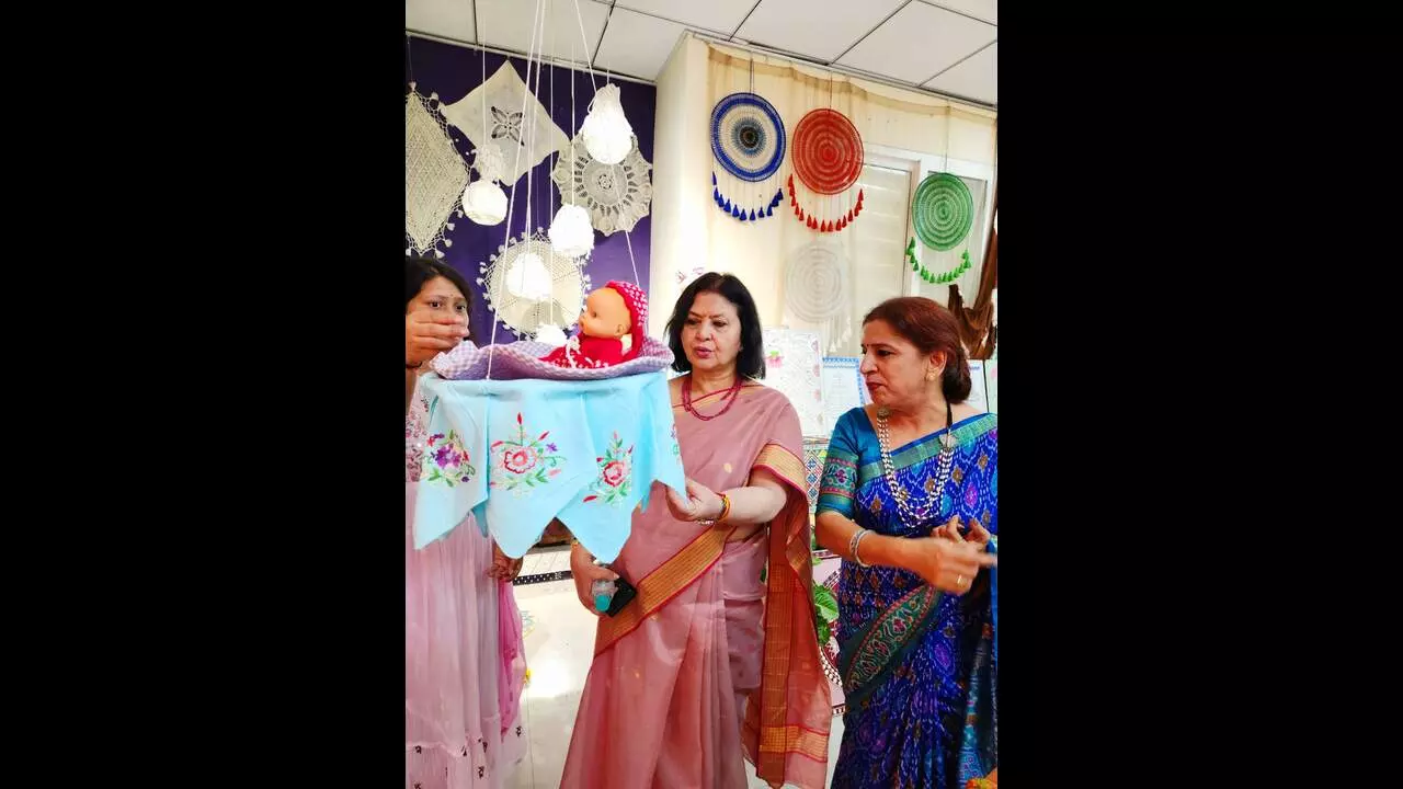 Meerut News: प्रो. संगीता शुक्ला ने ‘स्वदेशी अपनाओ’ अभियान का किया उद्घाटन