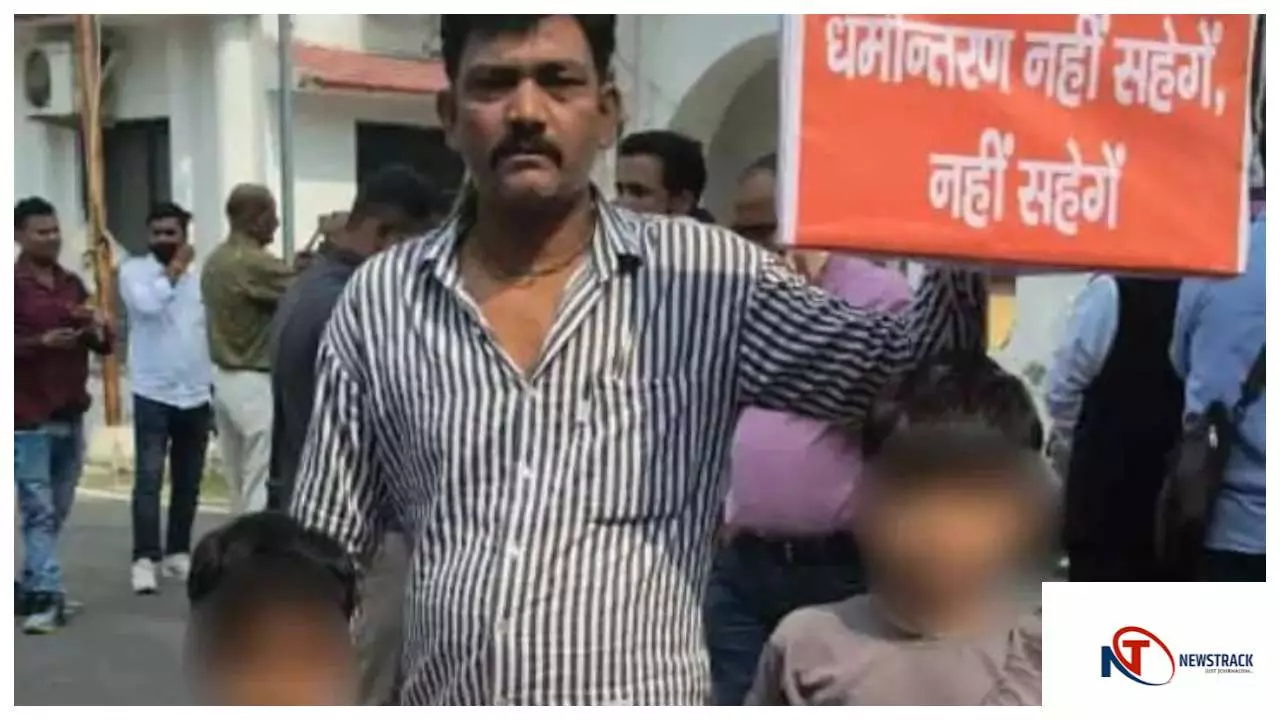 Moradabad मुरादाबाद में भजन गायक की पत्नी मुस्लिम प्रेमी संग भागी, धर्म परिवर्तन कर पढ़ने लगी नमाज़