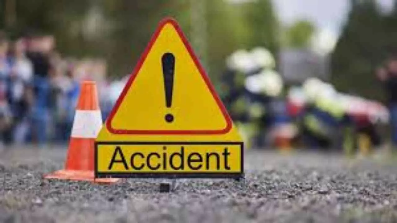 Jalaun News: बाइक सवार दो दोस्तों को अज्ञात वाहन ने मारी टक्कर, एक की मौत