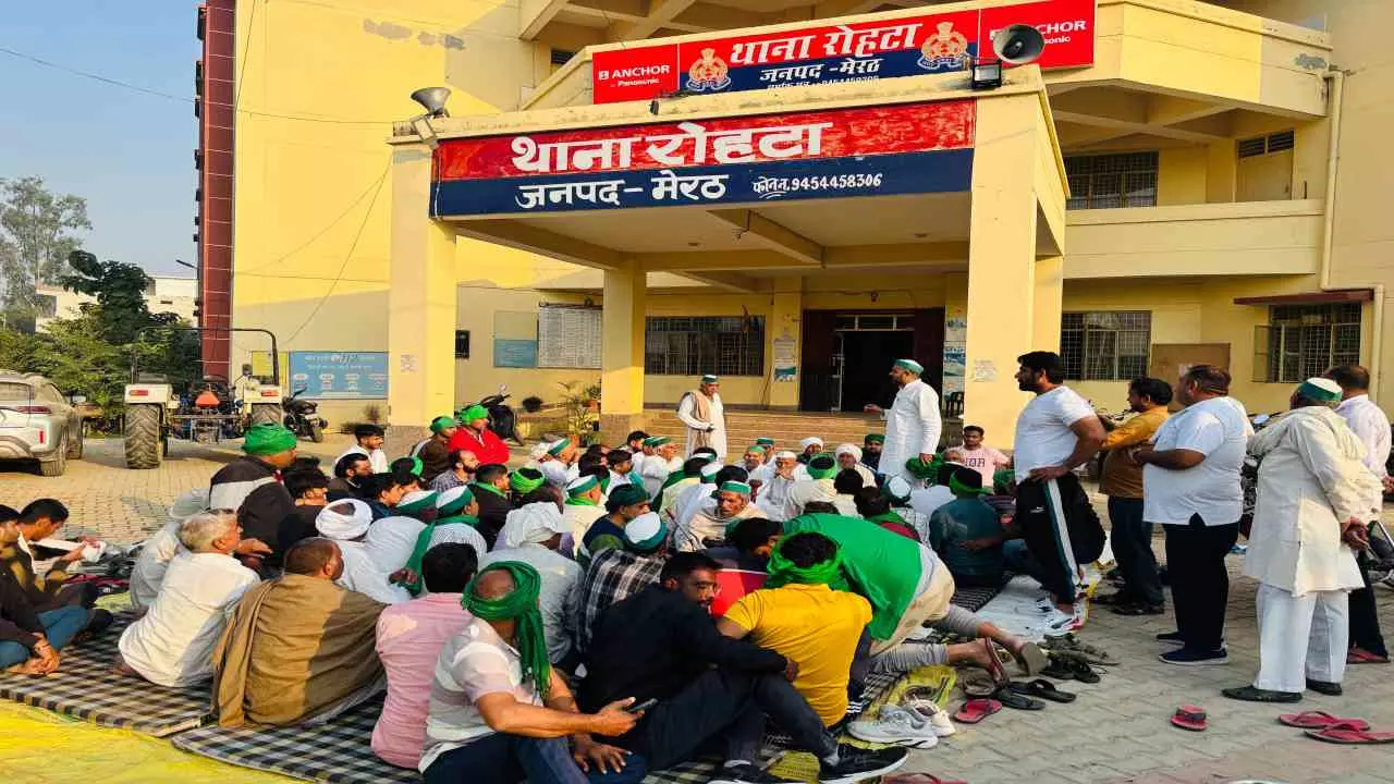 Meerut News: जितेन्द्र सतवाई के खिलाफ भाकियू का धरना, थाना रोहटा में सात घंटे तक मचा हंगामा